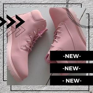 Gently USED Bubblegum-licious pink boots 💕🍭